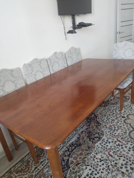 Стол со стульями