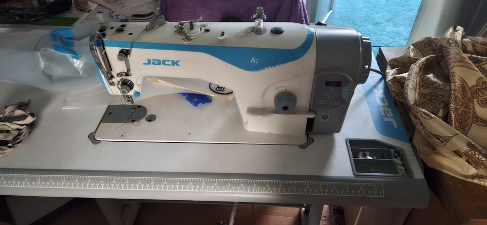 Тикув машина сотилади