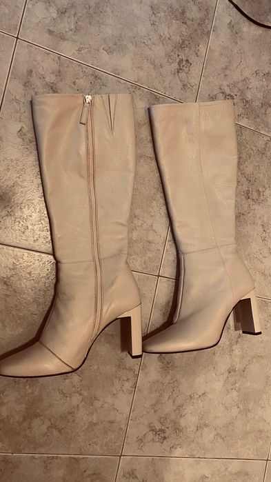 Продавам дамски ботуши