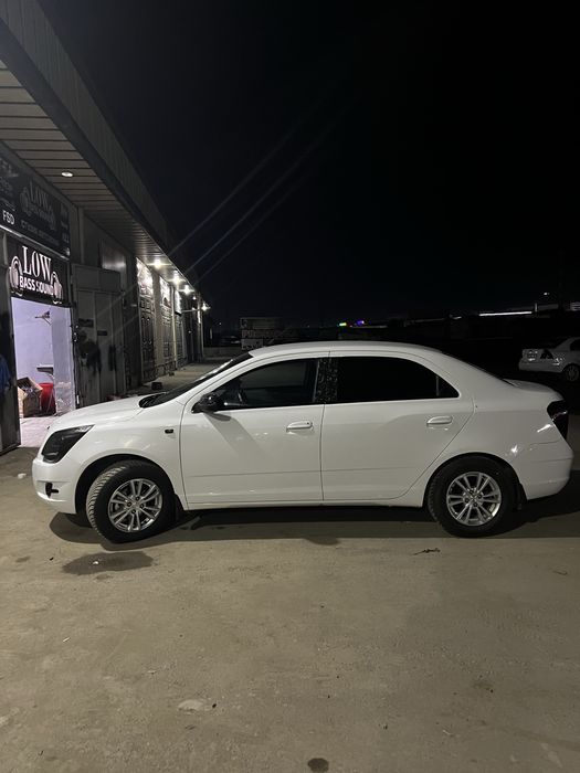 Кобалт 1.5 автомат белый