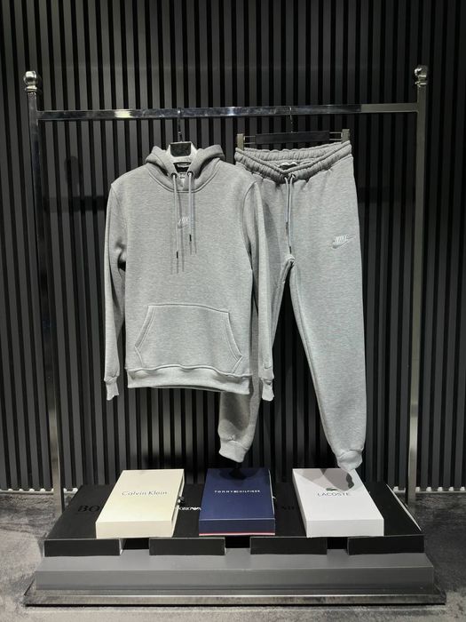 Анцунг Nike сиво и черно и Адидас