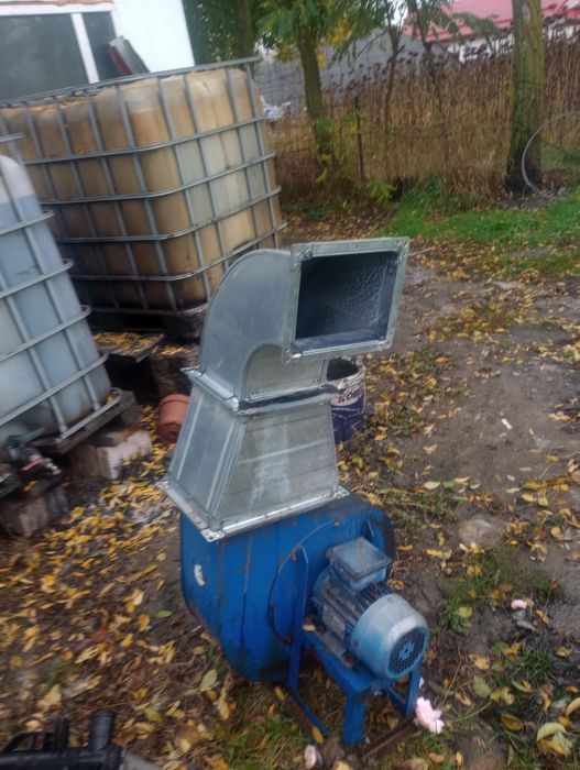 Vând exaustor 380v
