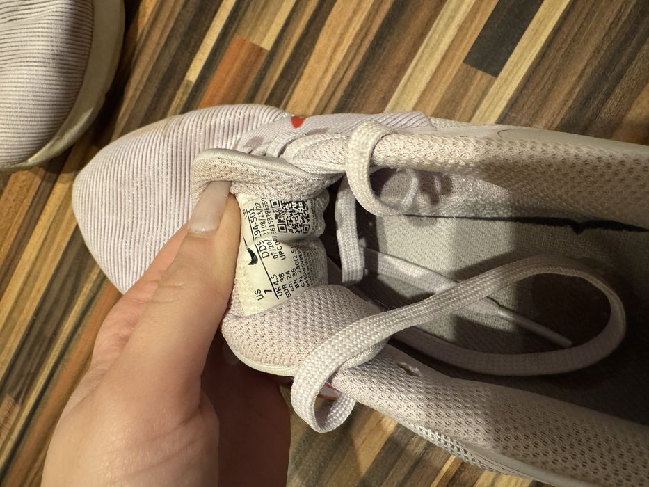 Adidasi nike.