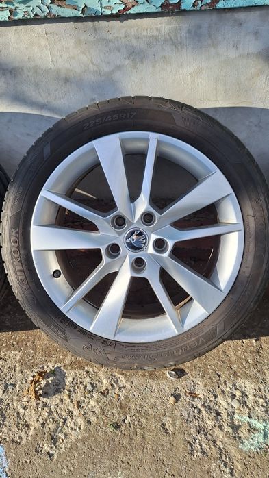 Vand roti originale Skoda pe 17". Aceste provin de la masina personala