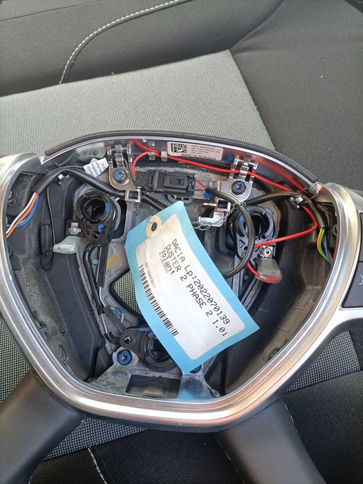 vând volan dacia Duster 2022 impecabil