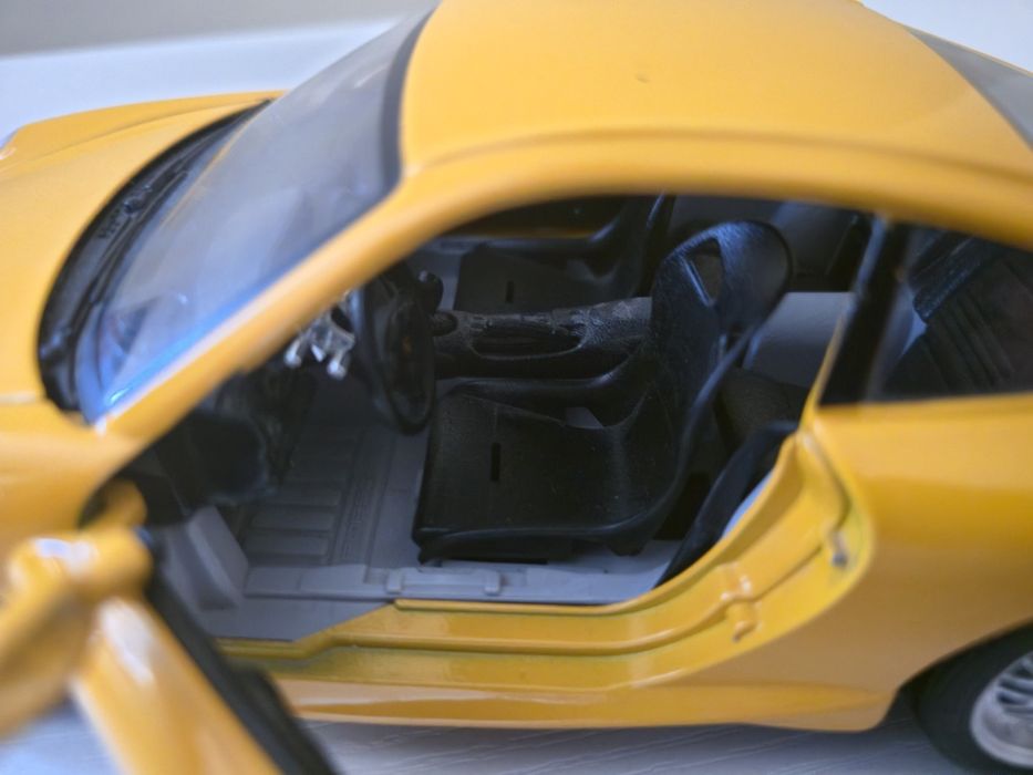 Porshe Carrera 911 burago 1:18. 30€