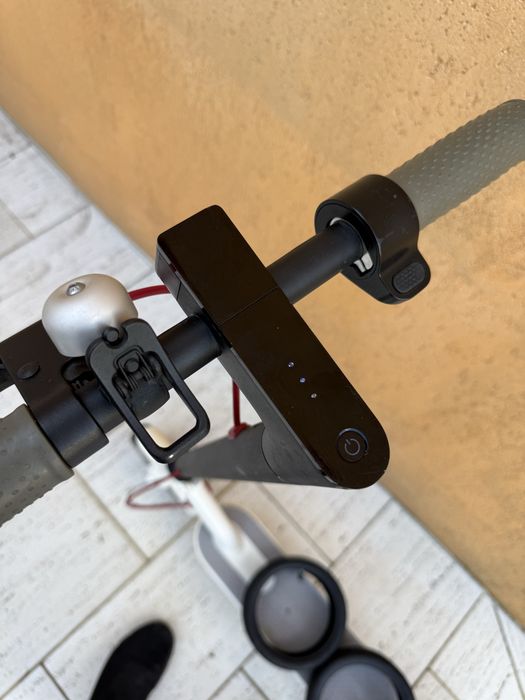 Xiaomi Mi Electric Scooter M365 – Stare foarte bună + 2 anvelope noi