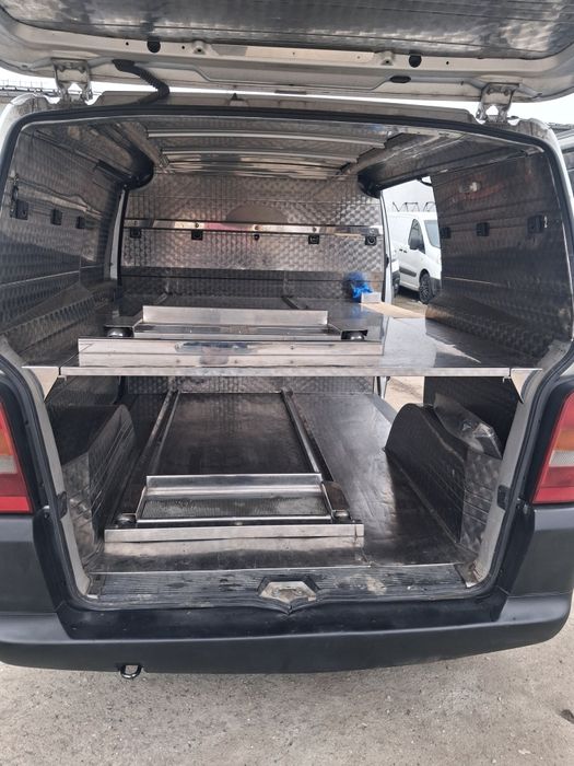 Продавам катафалка мерцедес вито