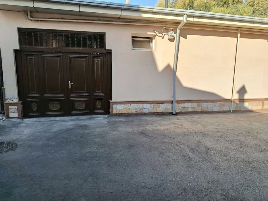 Продаётся угловой участка под бизнес в яккасаройском районе!