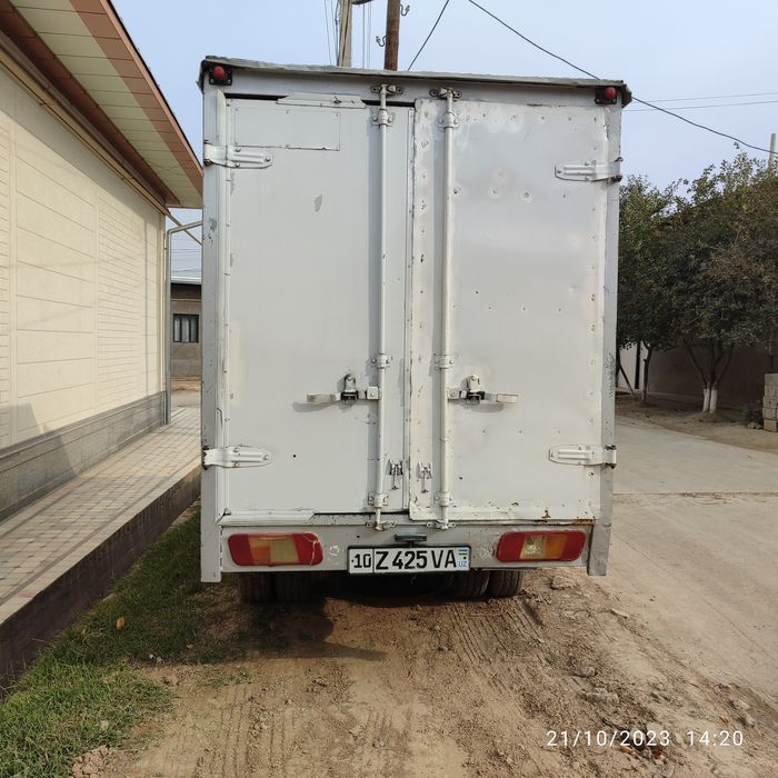 Foton yuk moshina sotiladi