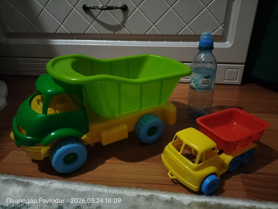 Самосвалы игрушечные