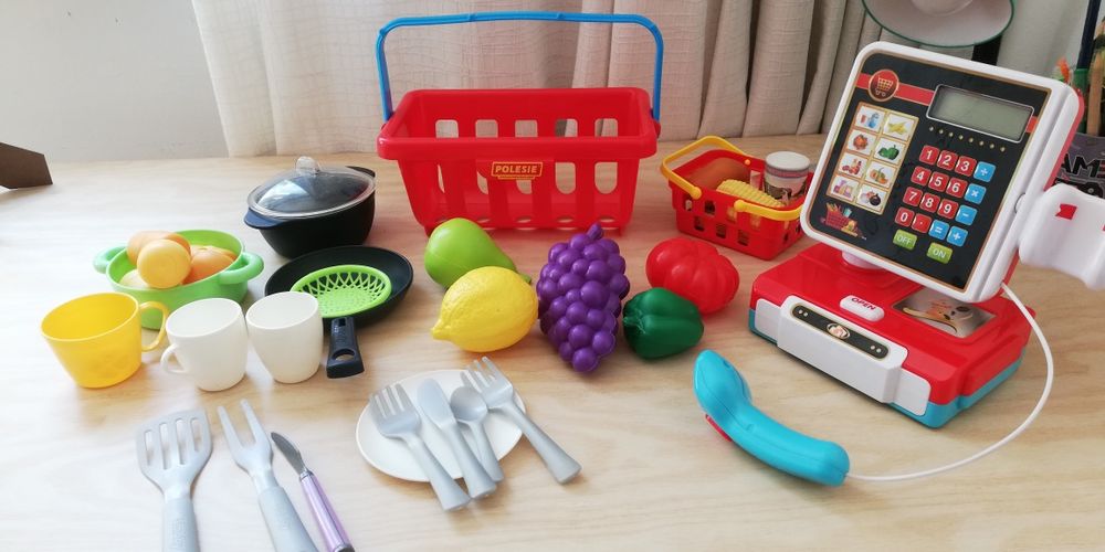 Детски касов апарат, плодове, зеленчуци и прибори