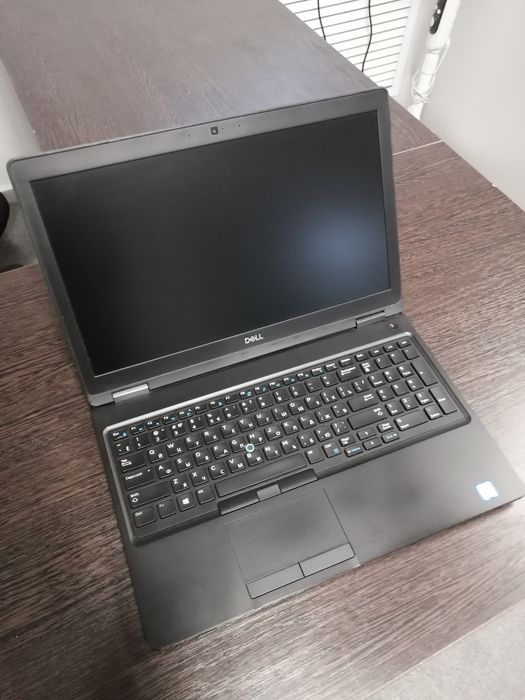 Ноутбук Dell latitude 5590