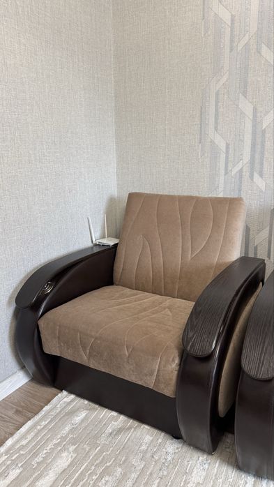 Диван с двумя креслами