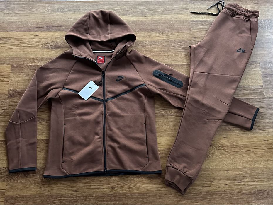 Мъжки,памучен,кафяв екип Nike,с активен заден джоб на долнището