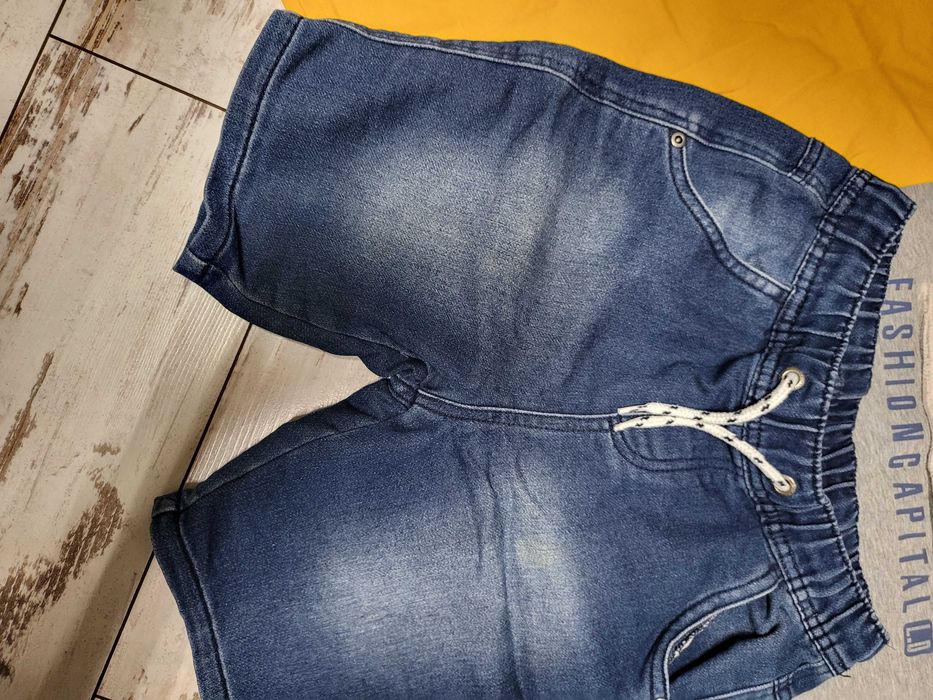 Марков лот две тениски и дънкови панталонки 134см. за 10лв.