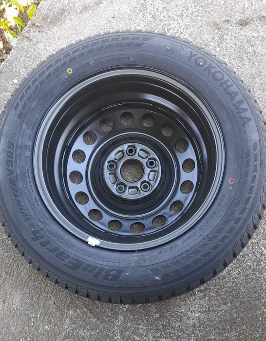 Vând anvelope și jante premium Yokohama 215/60R16