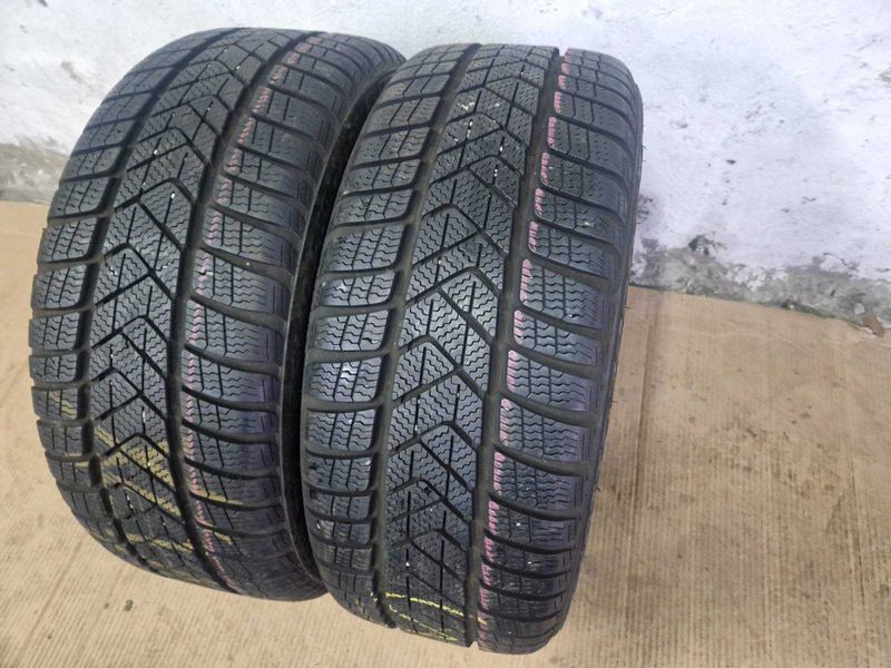 2 Pirelli R18 225/40/ 
зимни гуми 
DOT2820