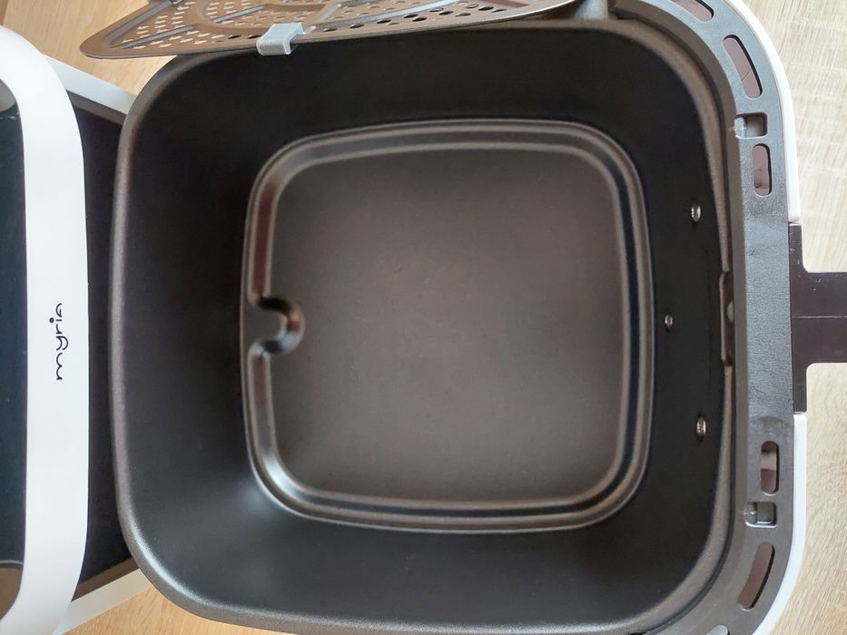 Air fryer - Friteuză cu aer cald 6,7 L, 1800 W – Ca nouă