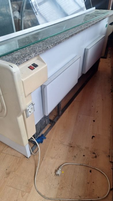 Хладилна витрина