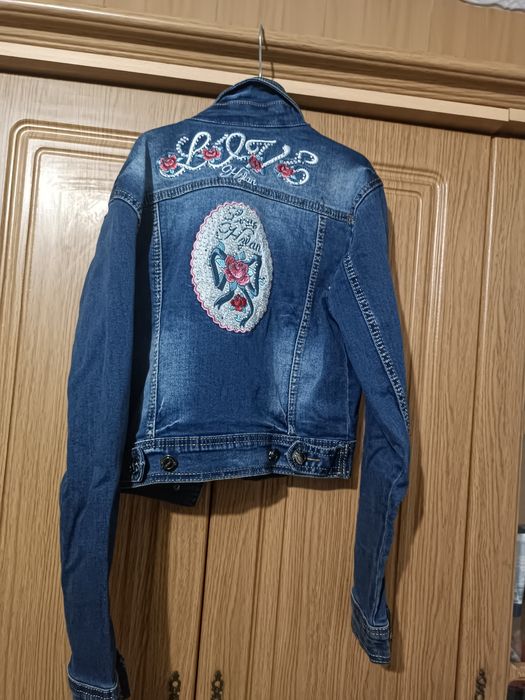 Продам костюм для девочки.