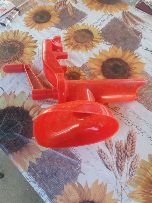 Продавам мелачка