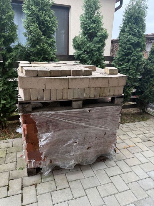 Vând cărămidă! Bistrita