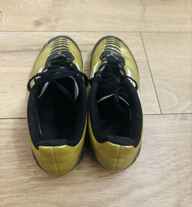 Бутонки на Меси, футболни обувки