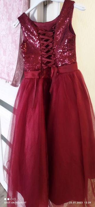 Продам вечернее платье для девочки 8-9 лет