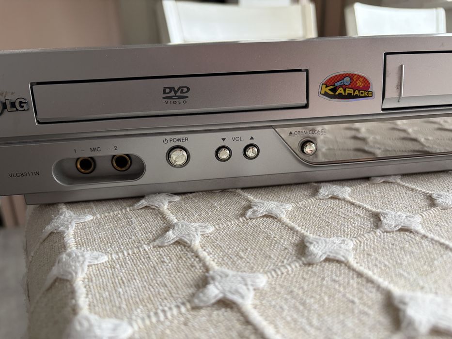 LG DVD with caraoke support