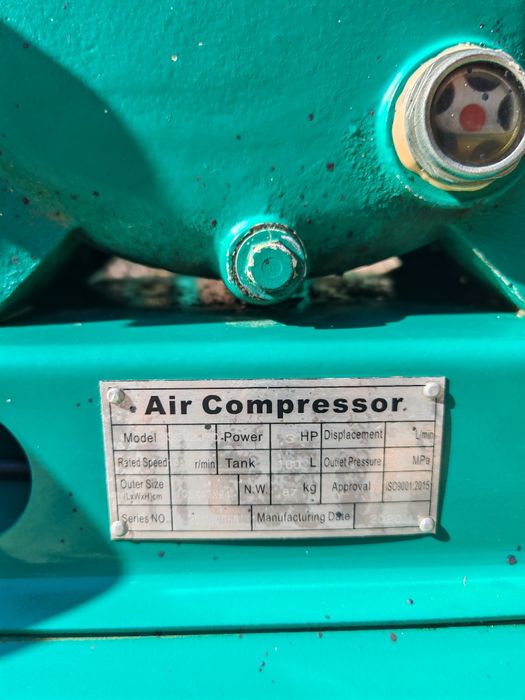Продаётся компрессор 100л.  230уе