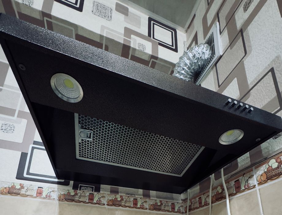 Продам кухонную вытяжку