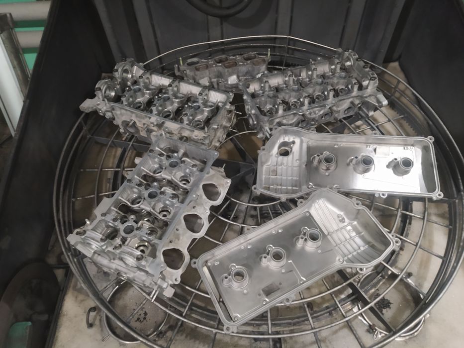 Мойка деталей двигателя.