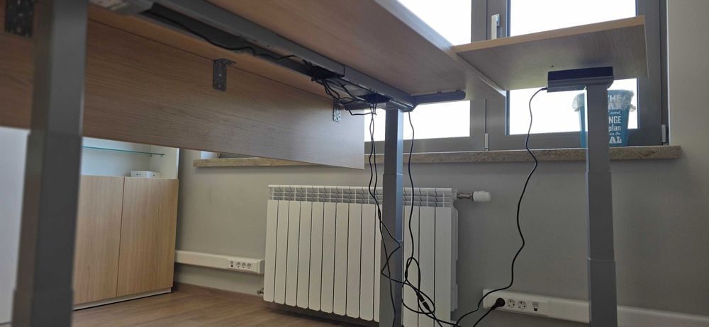 Тримоторно регулируемо бюро