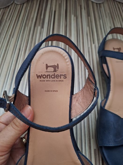Sandale piele Wonders marime 39.