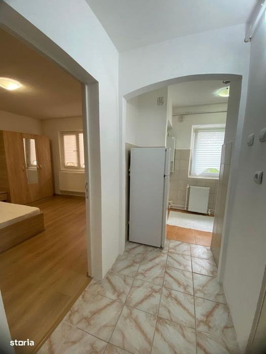 Garsoniera la etajul 3 RENOVATA, mobilata si utilata zona NORD