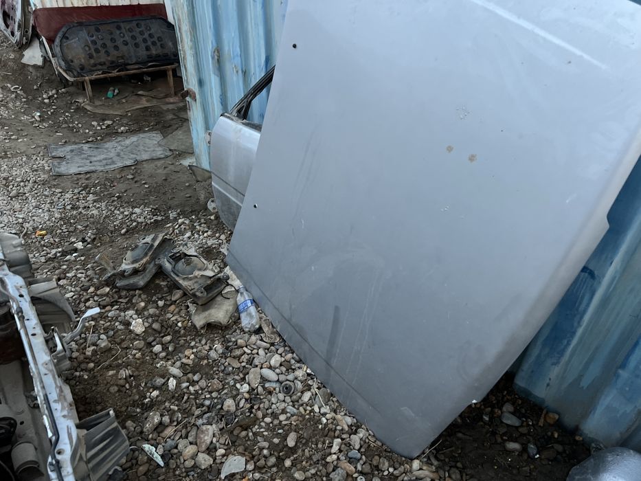 передный капот От Мазда626 старушка