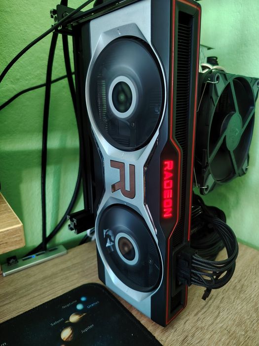 AMD RX 6700 XT референтен модел