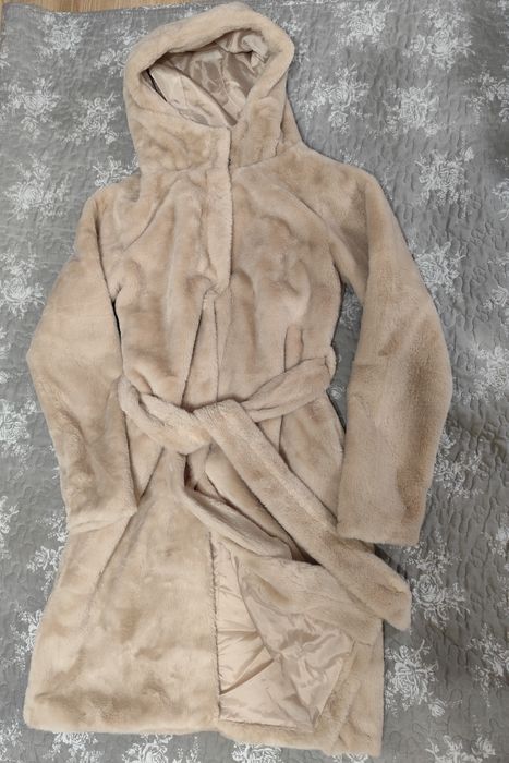 Дамско зимно  меко палто  със завързващ се колан и странични джобове