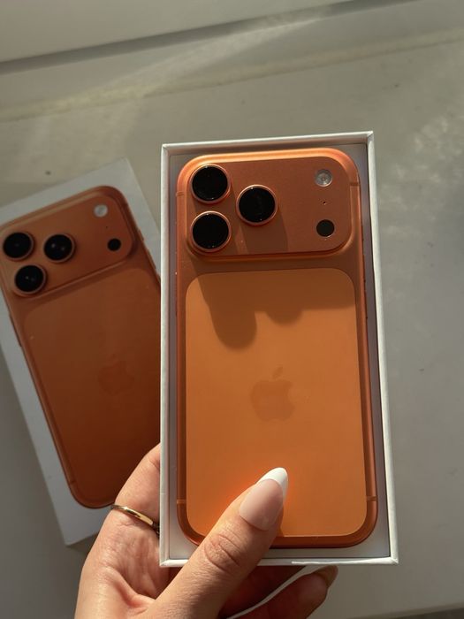 iPhone 17 Pro orange