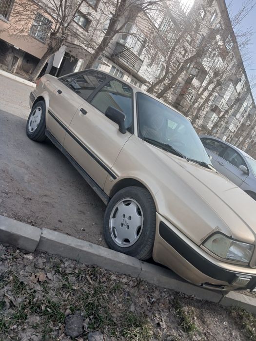 Продам ауди в4 1992г.