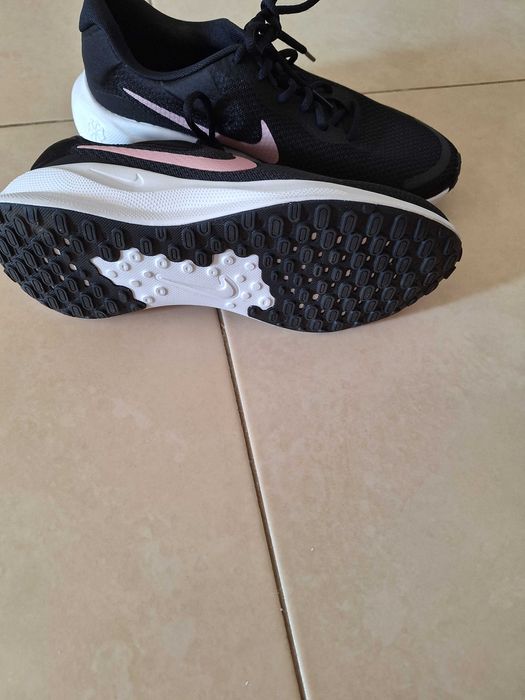 Продавам маратонки Nike