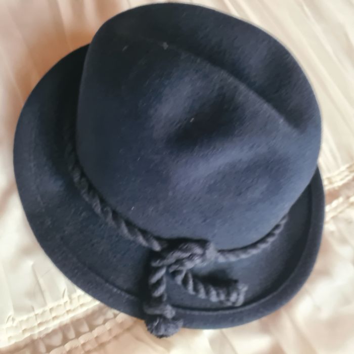 Vand trei pălării superbe pentru doamne