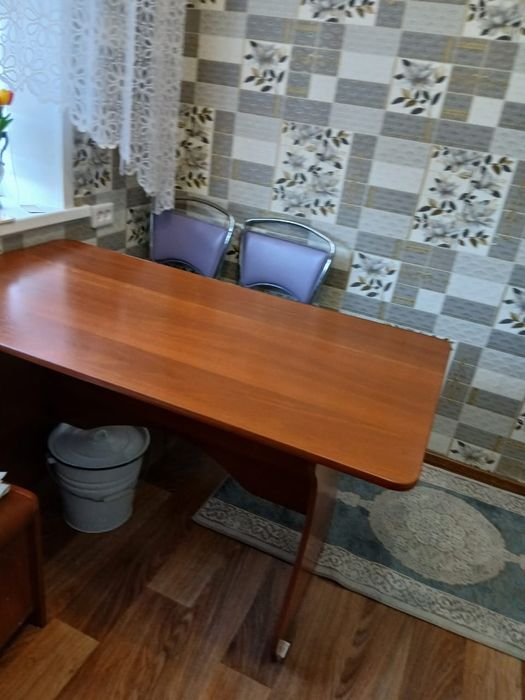 Стол обеденный большой