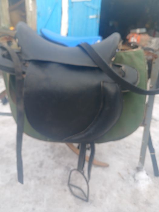 Продам два седла и бричку.