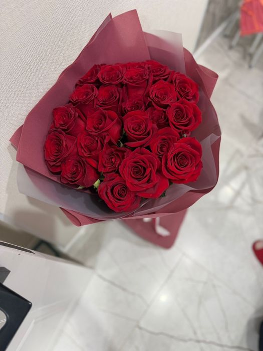 Красные розы.