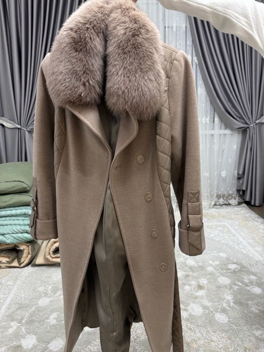 Пальто бежевый цвет