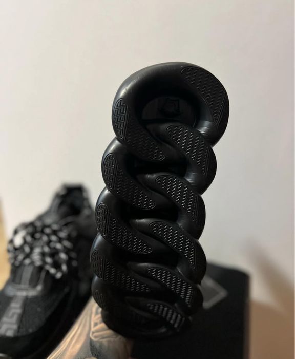 Versace Chain Reaction