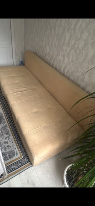 Срочно продам диван
