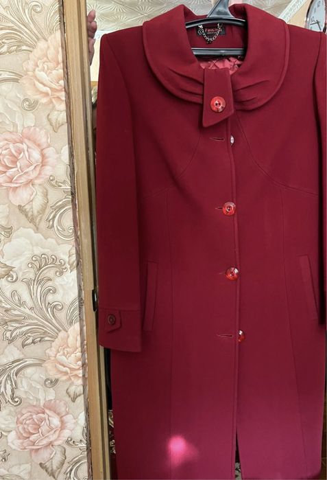 красное пальто